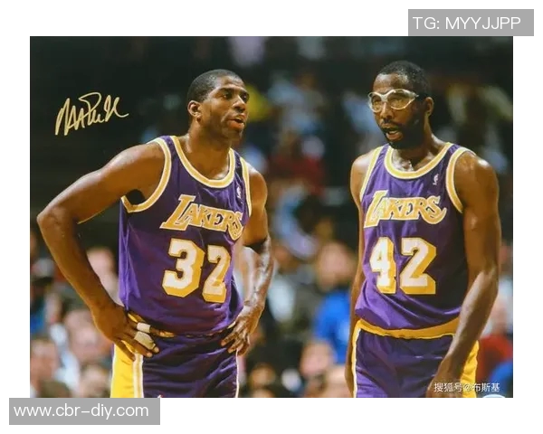 老詹高龄如巅峰魔术师模仿追梦湖人展现强大实力