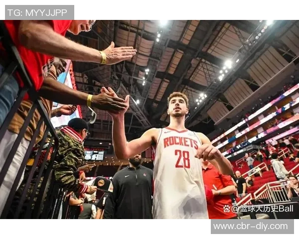 申京本赛季场均25分10板5助排名联盟第三仅次于约基奇和字母哥